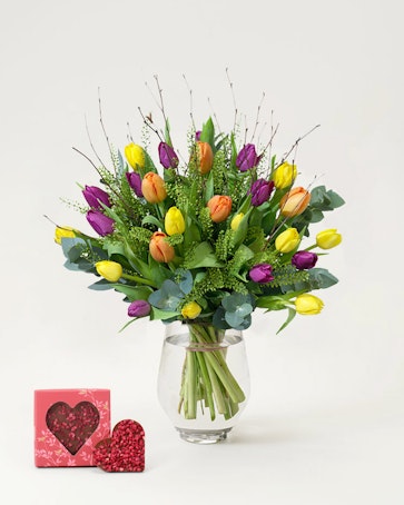 Färgglad påskbukett med chokladhjärta