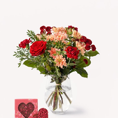 Varm hälsning med chokladhjärta