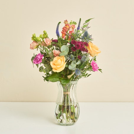 Floristens farverige kondolencebuket