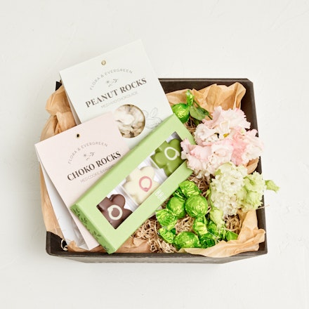 Gavekurv til den søde tand (Floristens kreative valg uden alkohol)