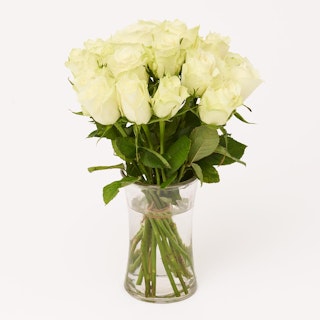 Rosebuket i hvid - leveres i gaveboks med DAO