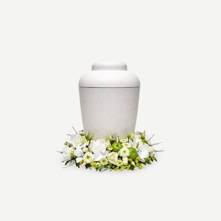 Urnepynt i klassisk stil - creme
