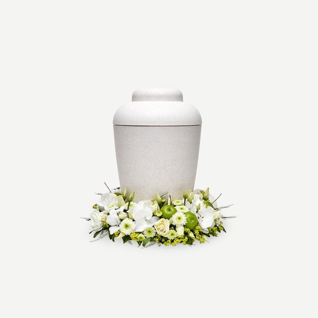 Urnepynt i klassisk stil - creme