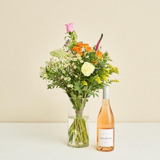 Floristens kreative buket med Les Amourettes, Rosé Pays d`Oc