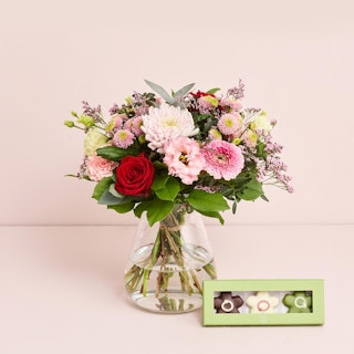 Den betænksomme med CHO CHO marcipanblomster