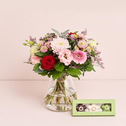 Den betænksomme med CHO CHO marcipanblomster