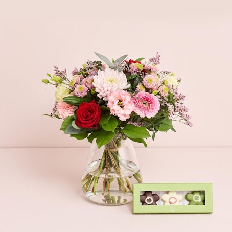 Den betænksomme med CHO CHO marcipanblomster
