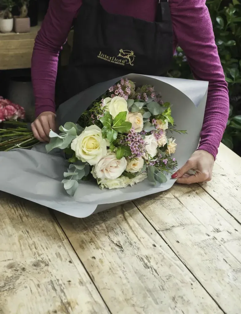 Buketter och blomsterarrangemang från Interflora-nätverket