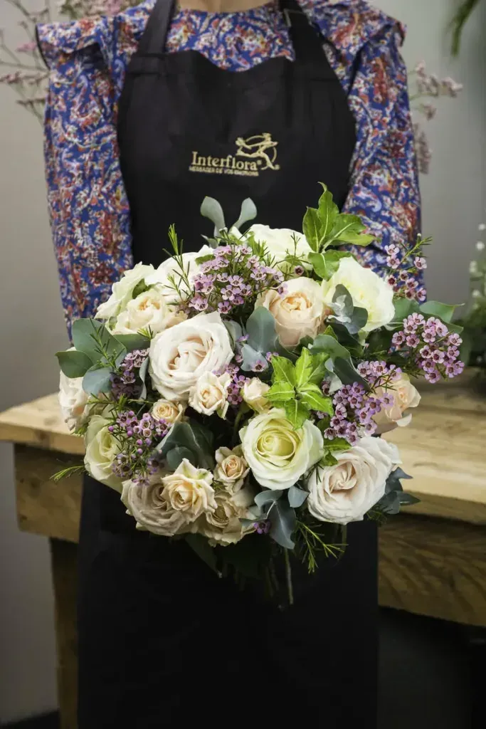 Buketter och blomsterarrangemang från Interflora-nätverket
