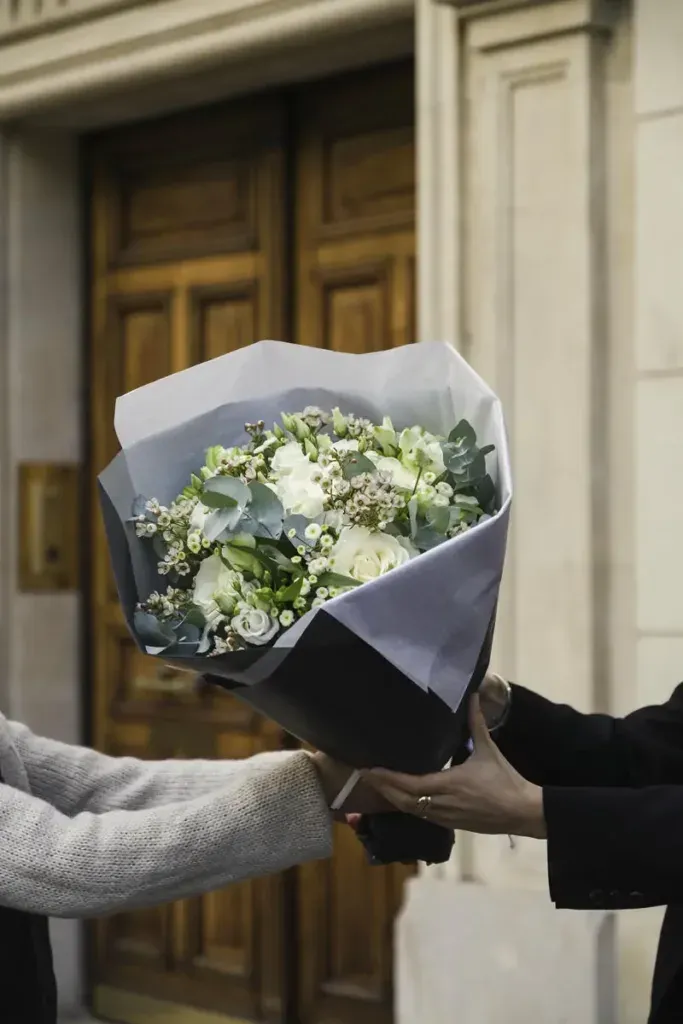 Buketter och blomsterarrangemang från Interflora-nätverket