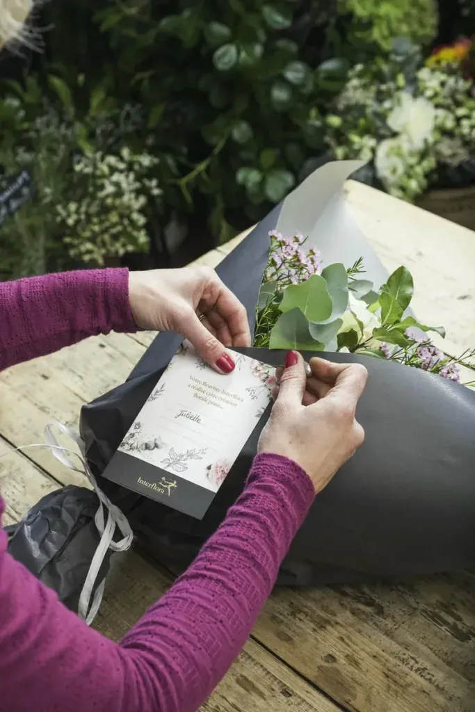 Buketter och blomsterarrangemang från Interflora-nätverket