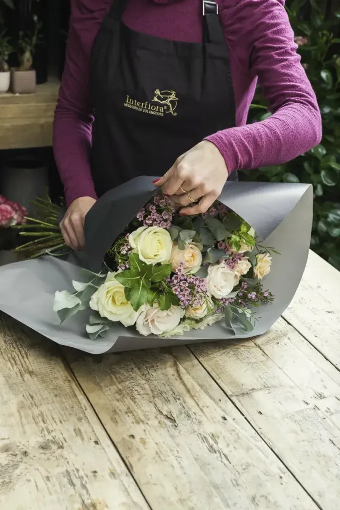 Buketter och blomsterarrangemang från Interflora-nätverket