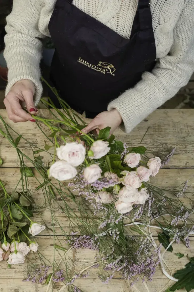 Buketter och blomsterarrangemang från Interflora-nätverket