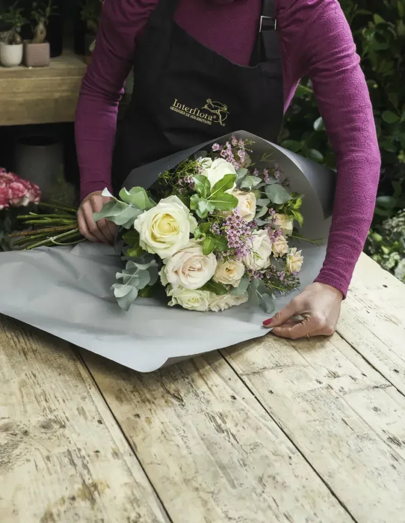 Buketter och blomsterarrangemang från Interflora-nätverket