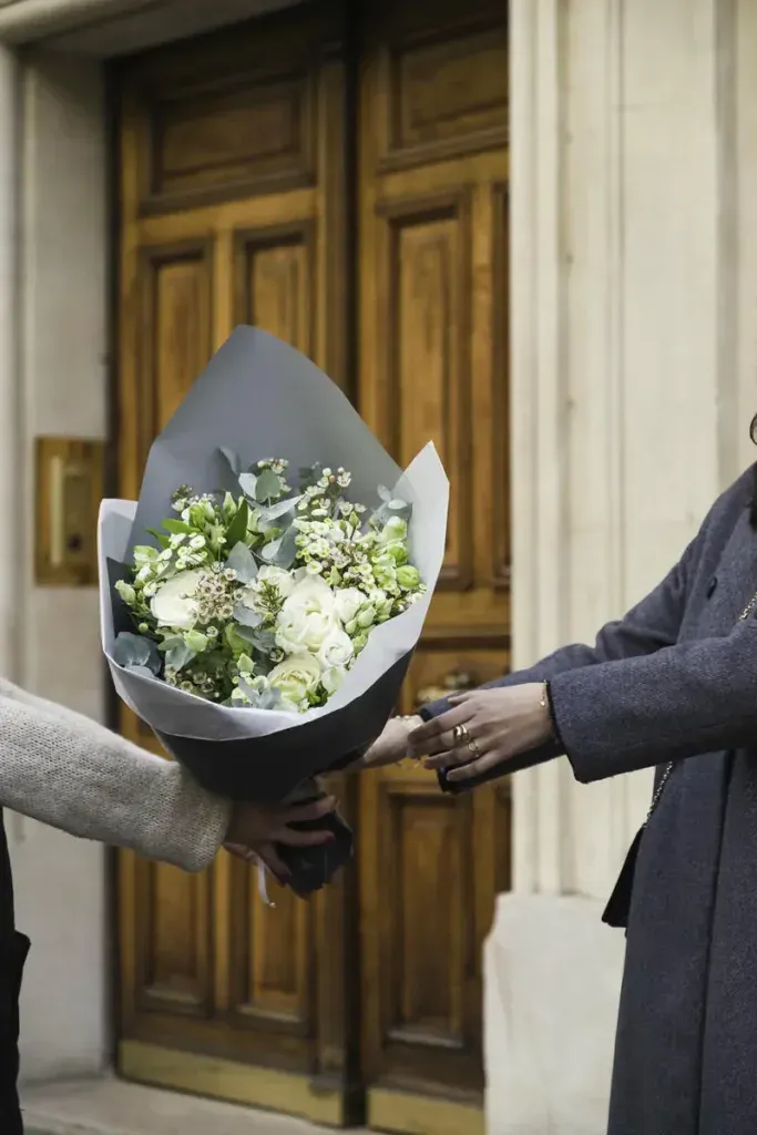 Buketter och blomsterarrangemang från Interflora-nätverket
