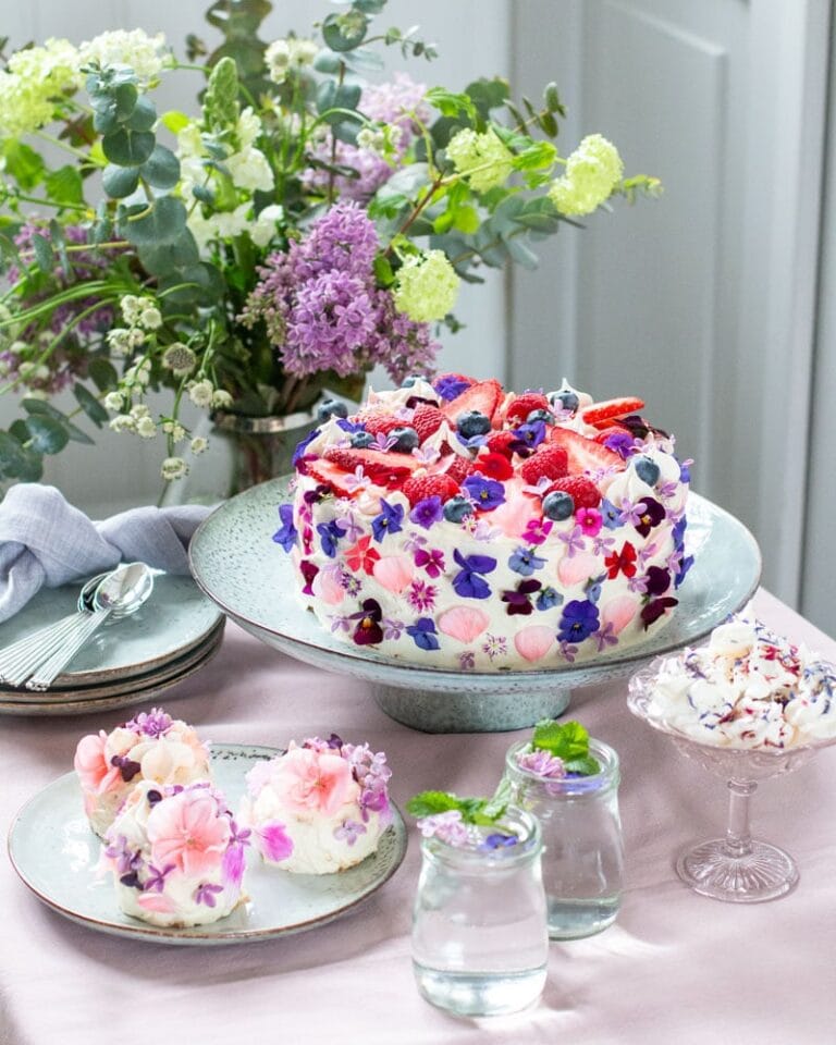 Bjud på en blomstrande sommartårta