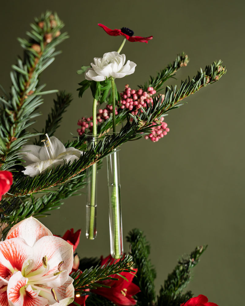 Smycka-julgranen-med-blommor-2.jpg