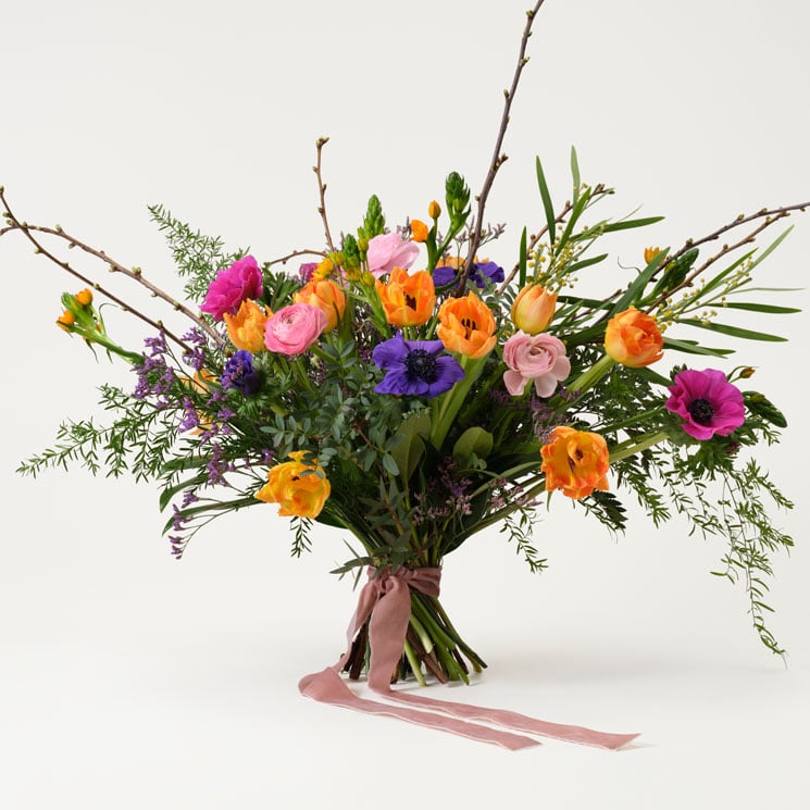 Skicka begravningsblommor Avsked, stjälkstående bukett Interflora