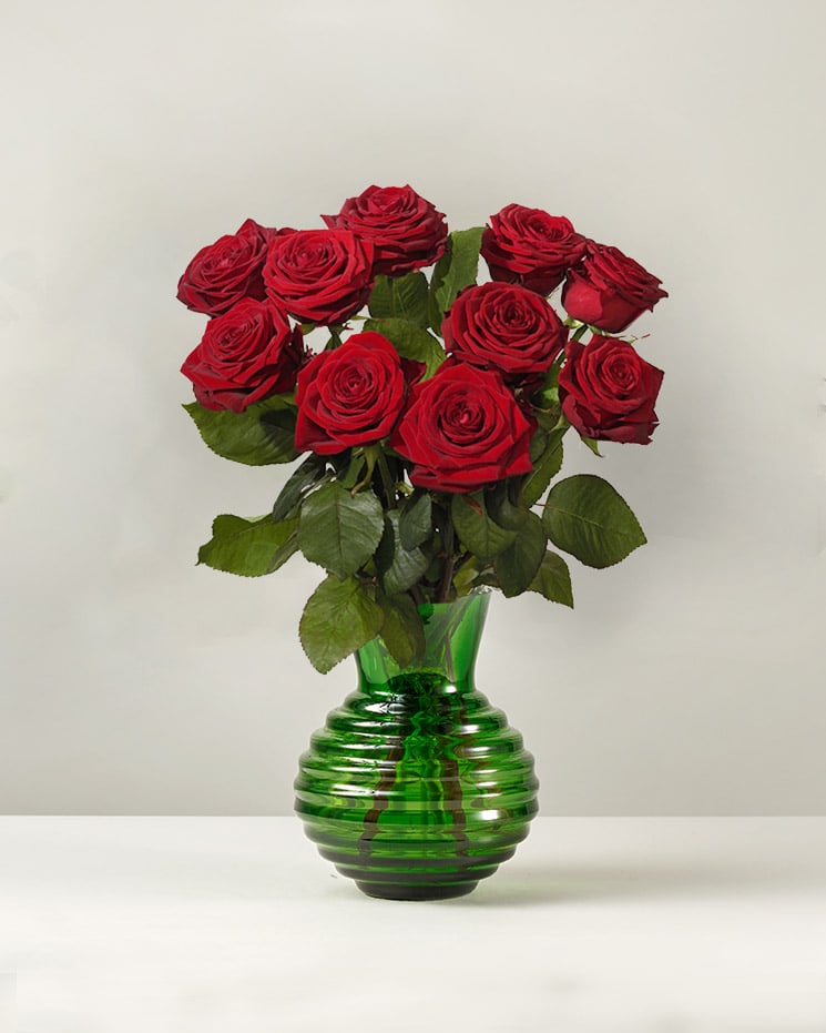 Bukett med 10 stycken fina, röda rosor. Finns att beställa hos Interflora.
